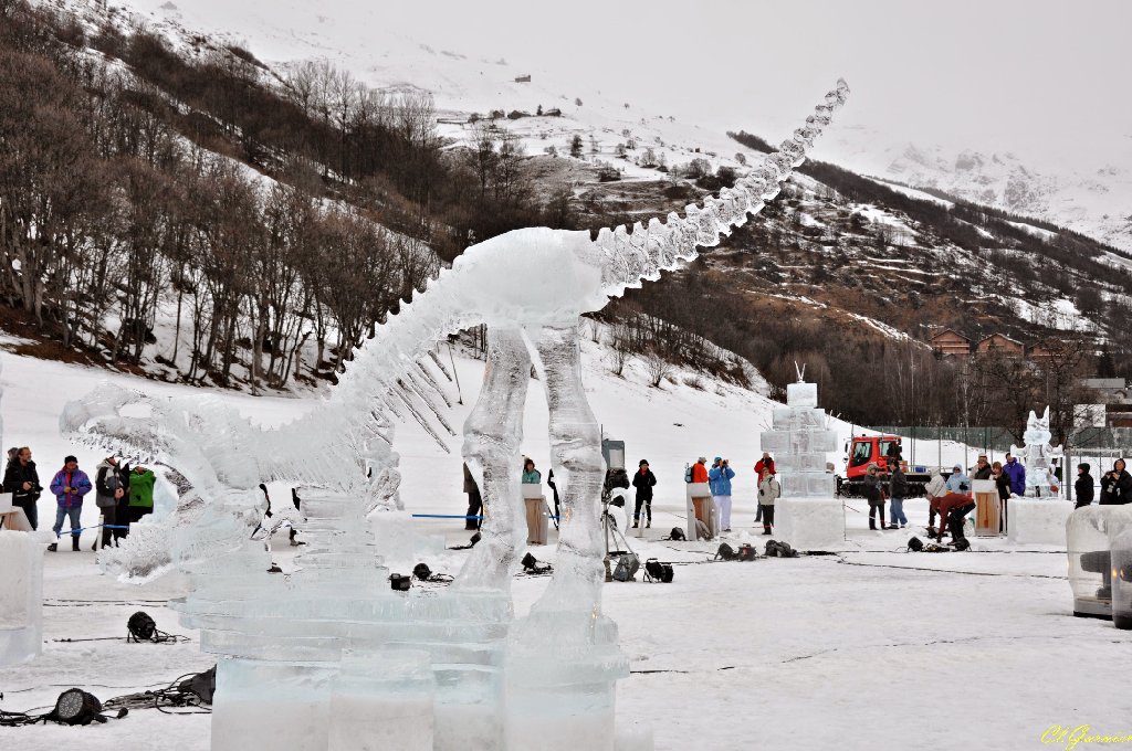 1501248_La_Marche_du_Dinosaure.JPG - La Marche du Dinosaure - Sculpture sur Glace - Valloire 2015