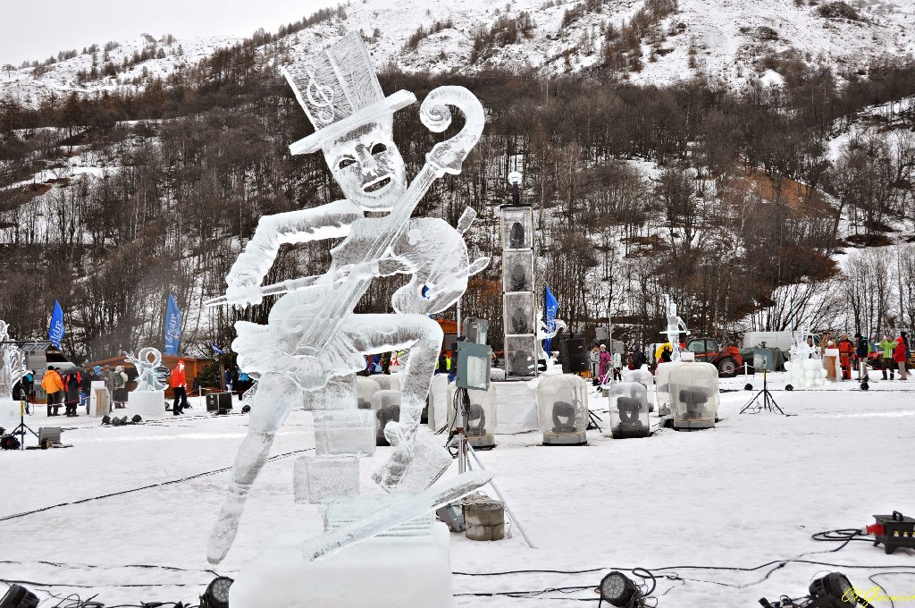 1501252_L-Art.JPG - L'Art - Sculpture sur Glace - Valloire 2015