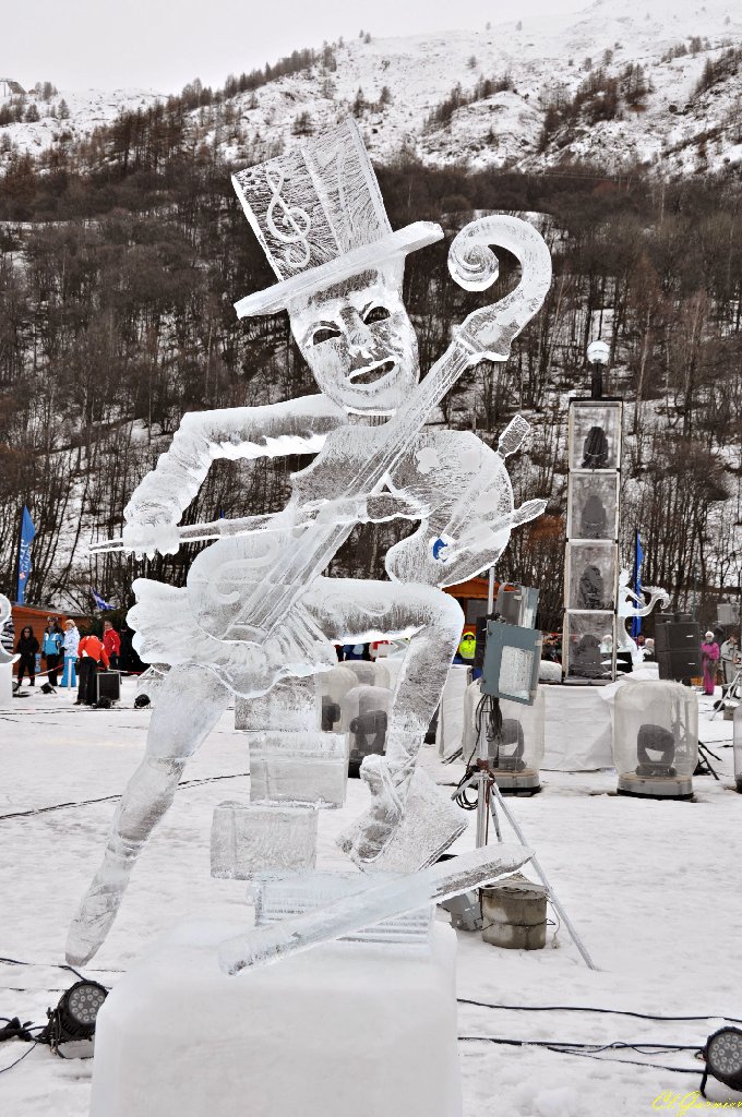 1501253_L-Art.JPG - L'Art - Sculpture sur Glace - Valloire 2015