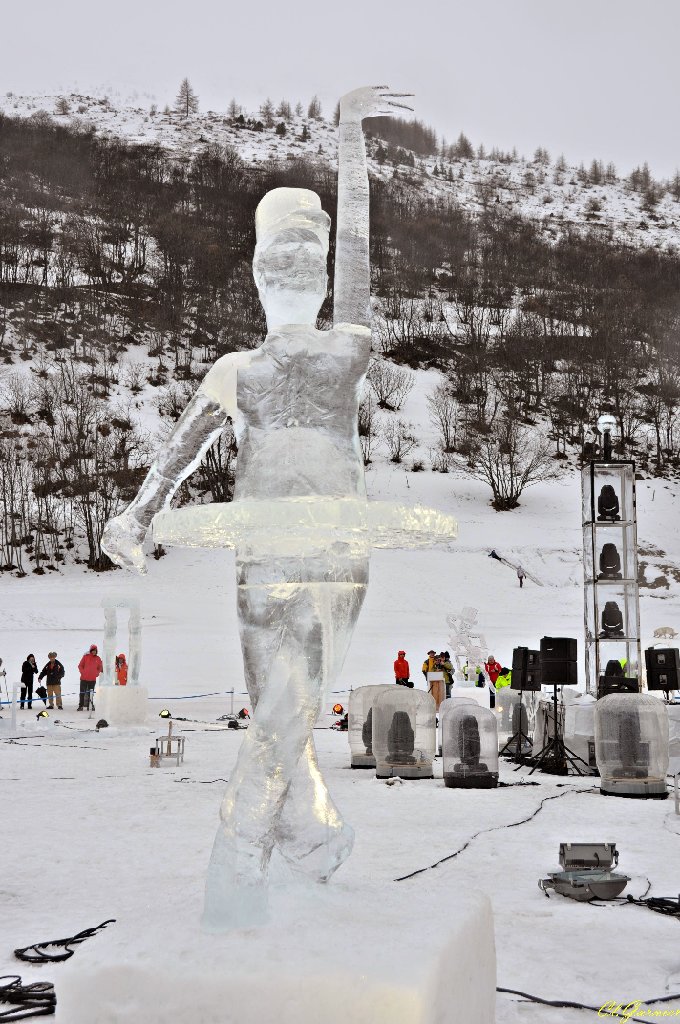 1501270_So_Think_You_Can_Danse.JPG - So Think You Can Danse - Sculpture sur Glace - Valloire 2015