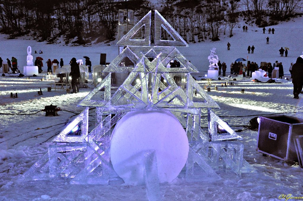 1501284_Trigonometrie_du_Flocon_de_Neige.JPG - Trigonometrie du Flocon de Neige - Sculpture sur Glace - Valloire 2015