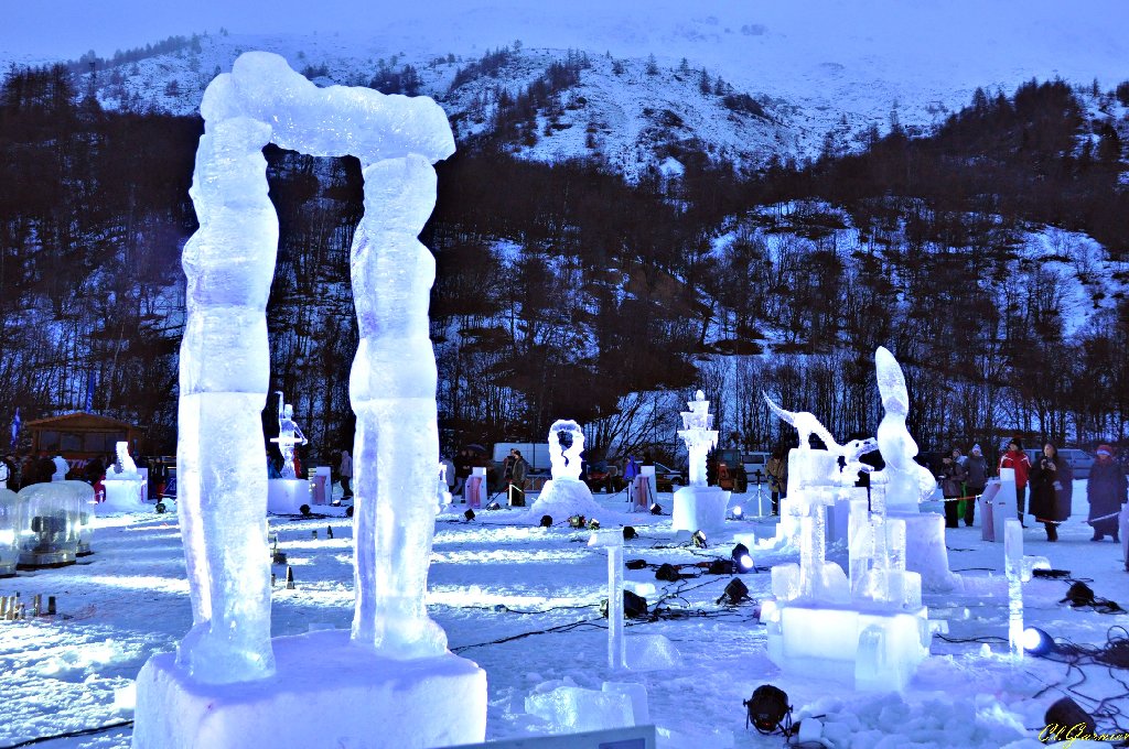 1501294_Les_Gardiennes_du_Temps.JPG - Les Gardiennes du Temps - Sculpture sur Glace - Valloire 2015