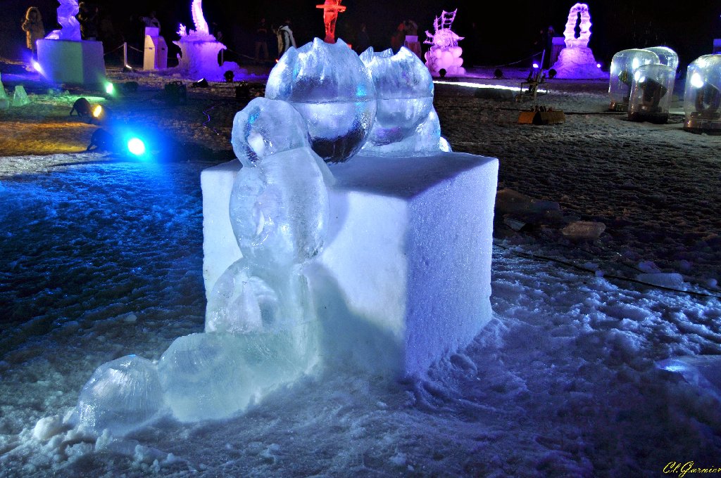 1501355_Inside_Outside.JPG - Inside Outside - Sculpture sur Glace - Valloire 2015