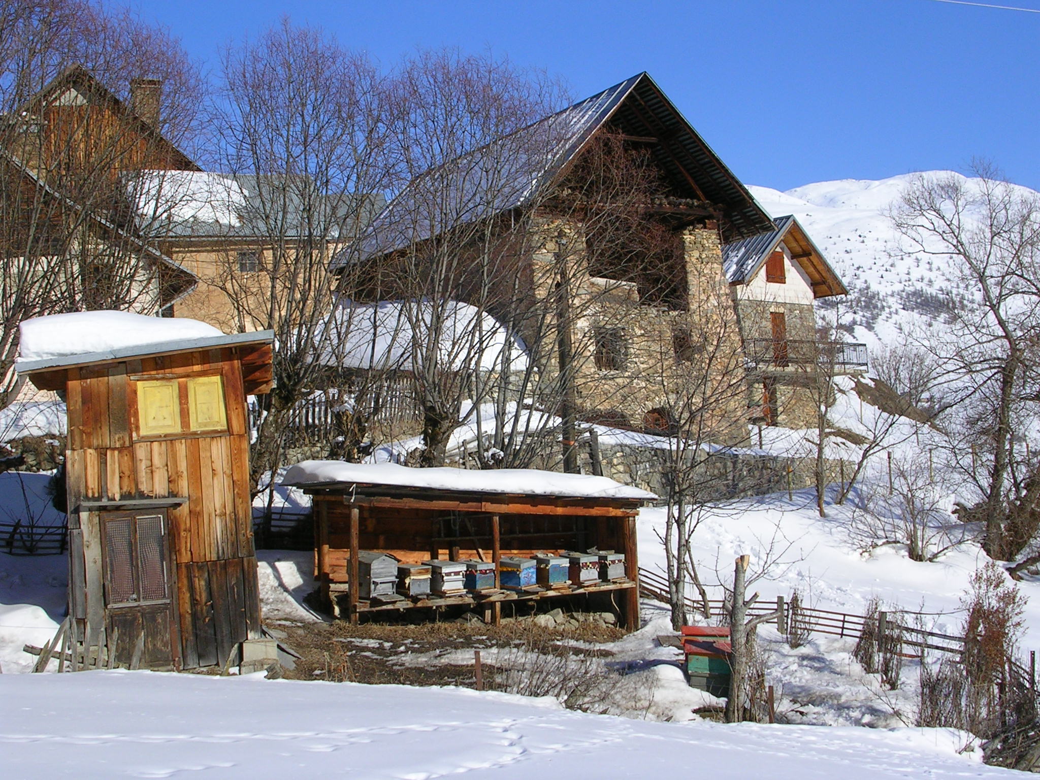 M02-chalets-poingt-ravier-de-corinne-vallin.jpg