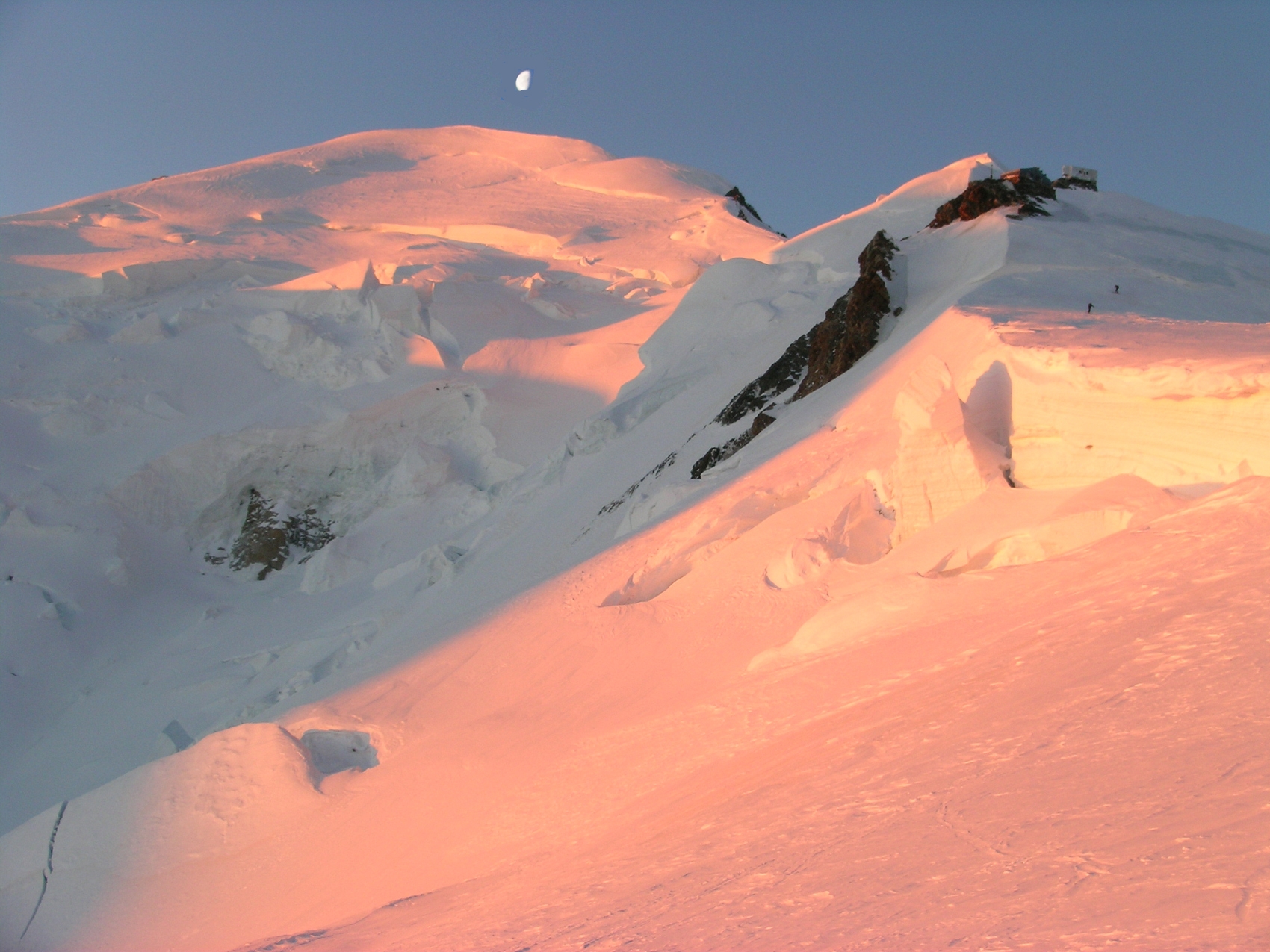 TE02-sommet-Mont-Blanc-avec- -lune-de-chantal-chivas.JPG