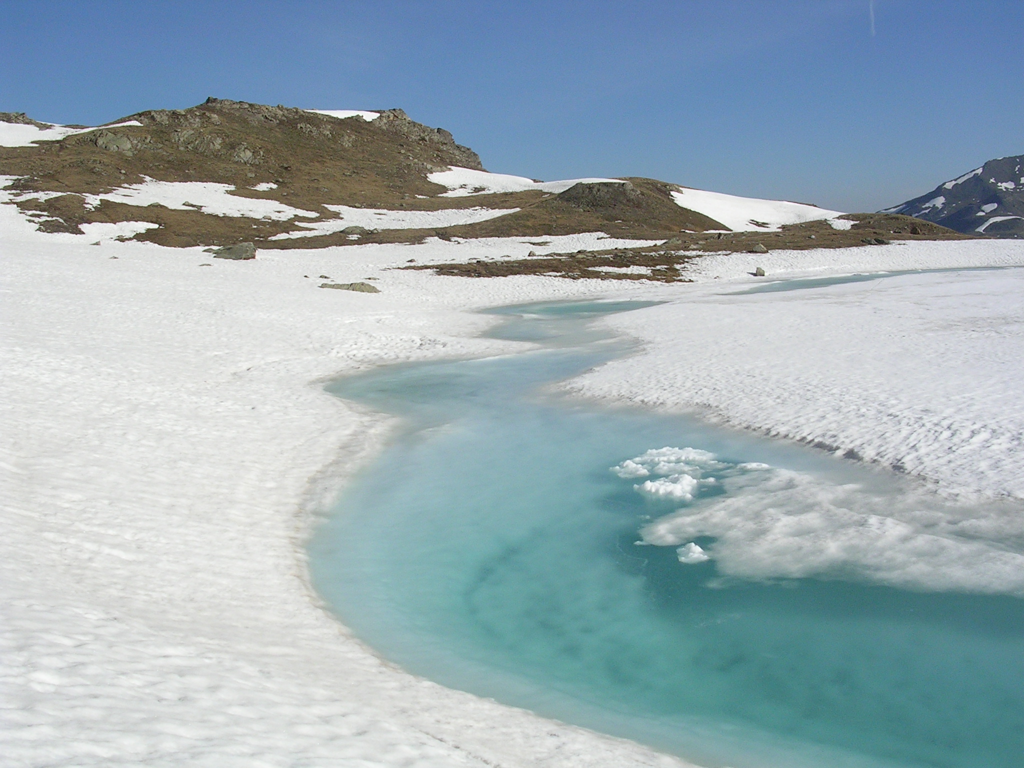 TE04-lac-de-Curtales-juin-de-azize-adjou.jpg