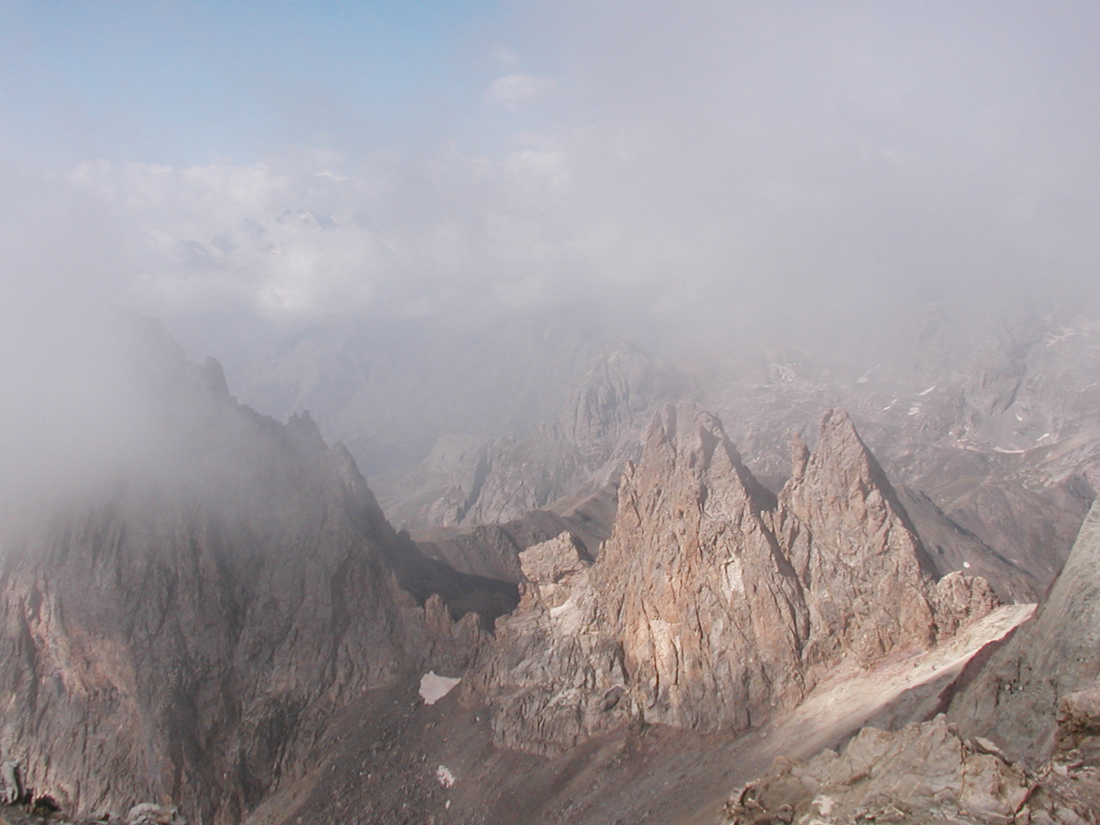 TE34-nuages-a-la-pointe-des-cerces-de-andre-vallet.JPG