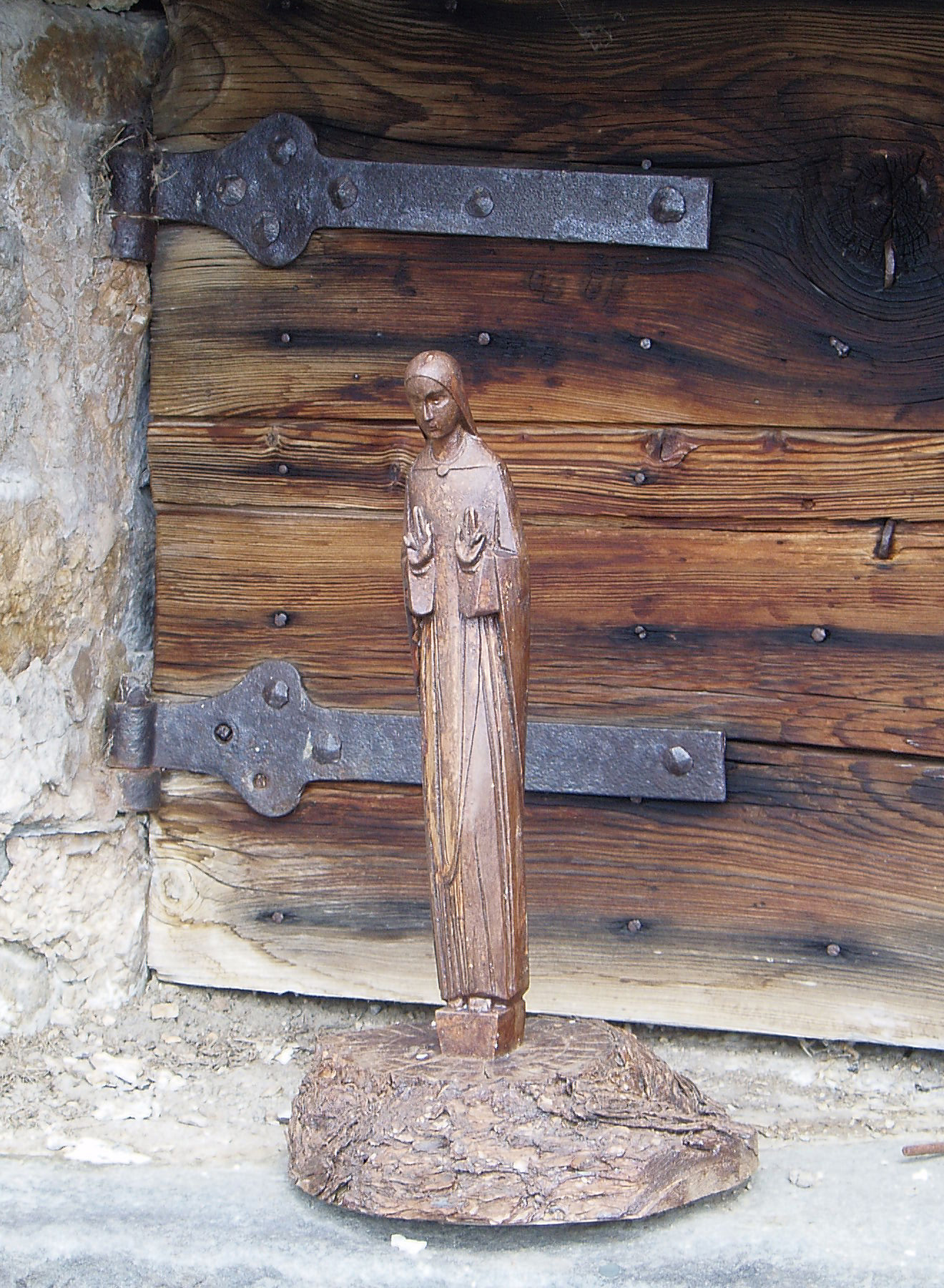 P15-Statue-madonne-sur-le sentier-des-3-croix -de-Gerard-Gourlan.jpg