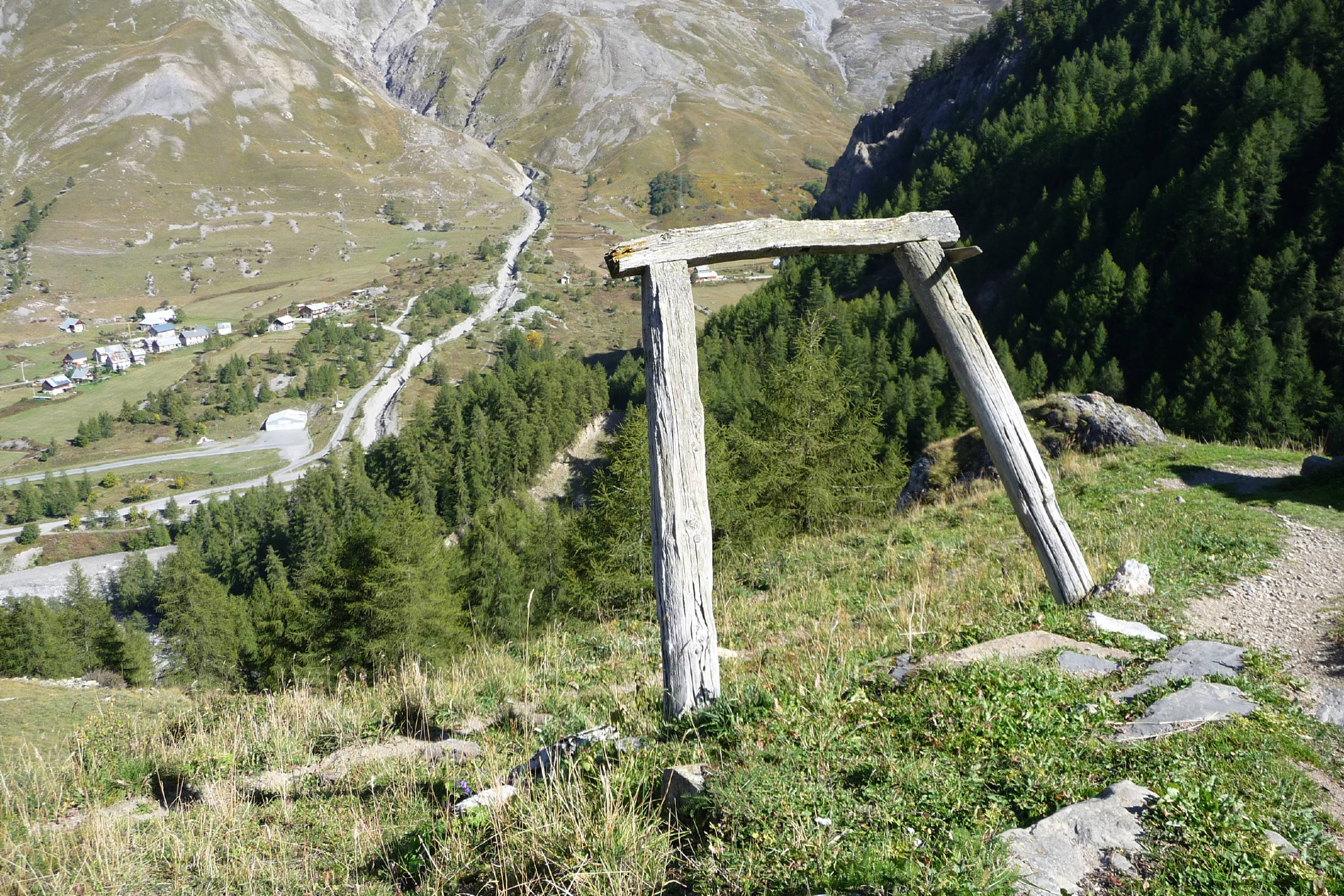 P21-Poteau-pour descendre-la-fenaison-par-cable-de-thierry-Bois.JPG