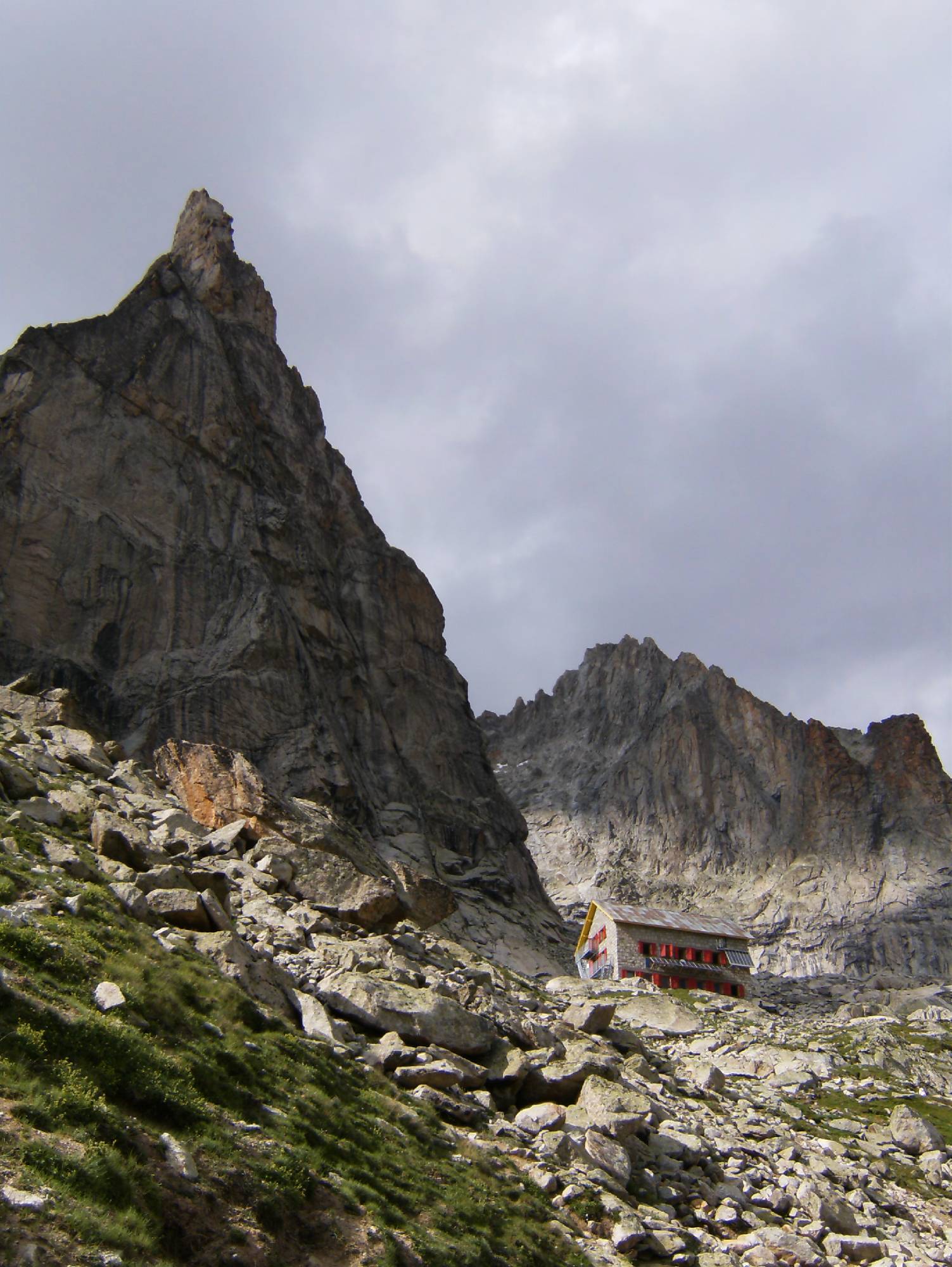 R01-Ecrins-Refuge-de-la-Dibona-Joseph-emelien.jpg