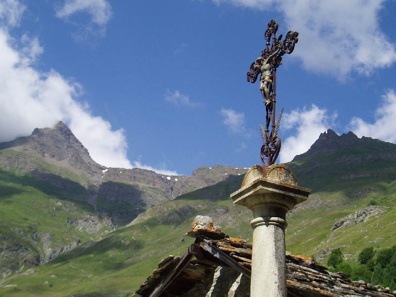 MD17-croix-cimetiere-de-Bonneval-sur-arc-de-gerard-Gourlan.JPG