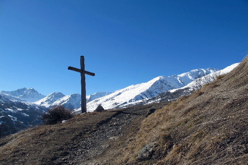 MD24-Sur-le-chemin-du-ciel-en-montant-vers-la-chapelle-de-poingt-Ravier-de-michel-Meyer.jpg