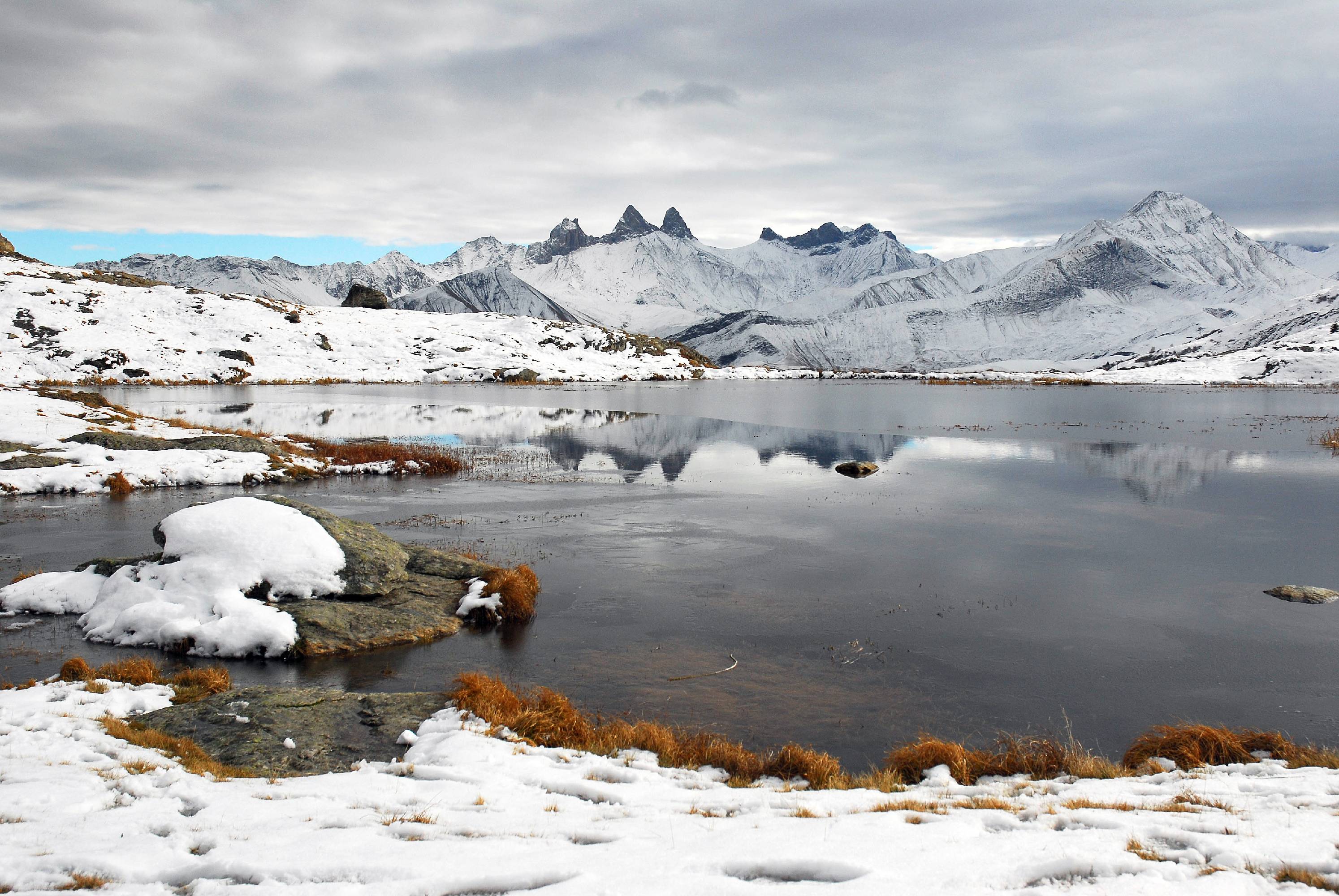 RF17-Aiguilles d'Arves dans le Lac Guichard-de-G-Parigot.JPG