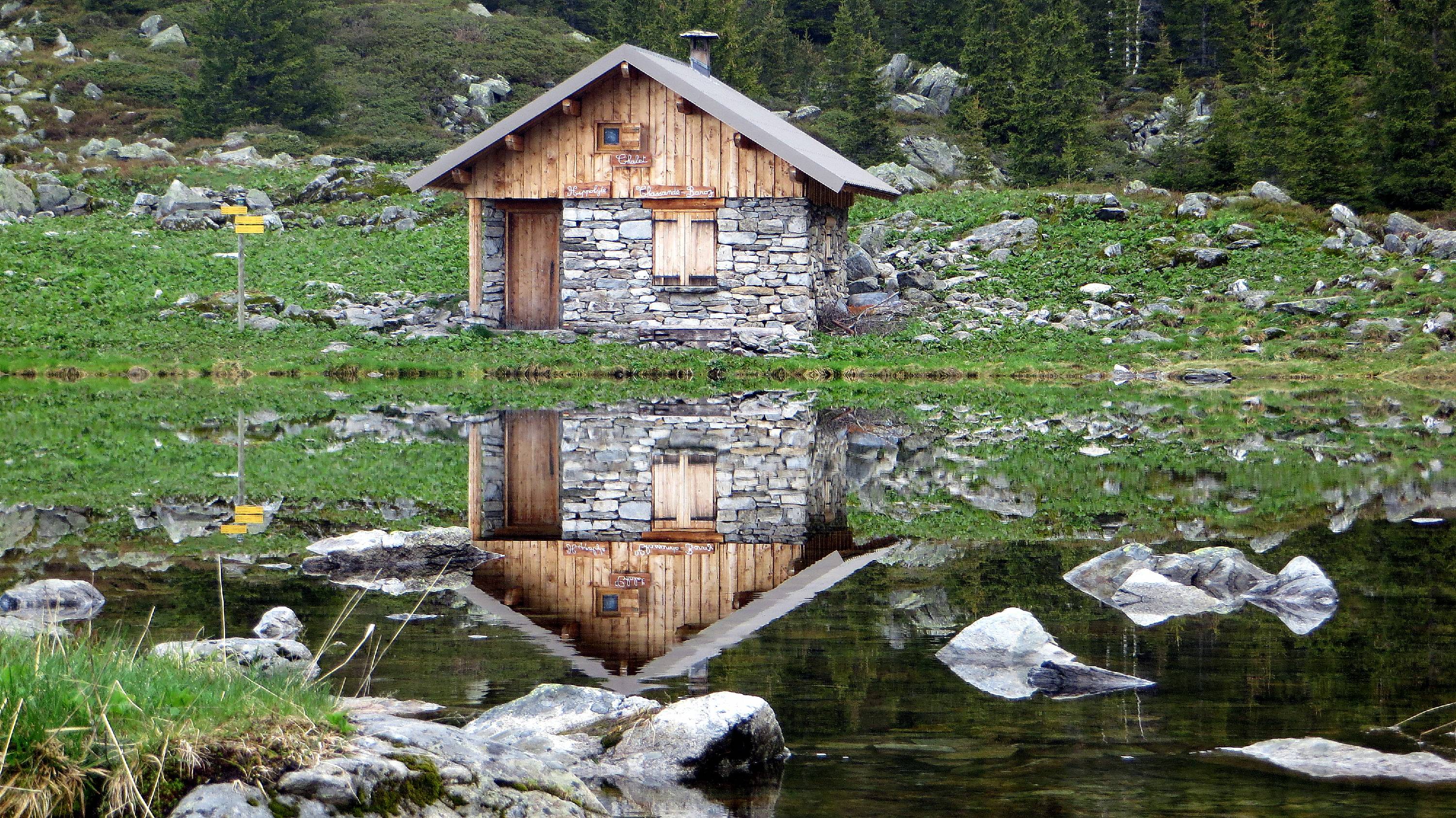 RF44-Reflet-Lac- du-Leat-Allevard-de-Samuel-Mennetrier.jpg