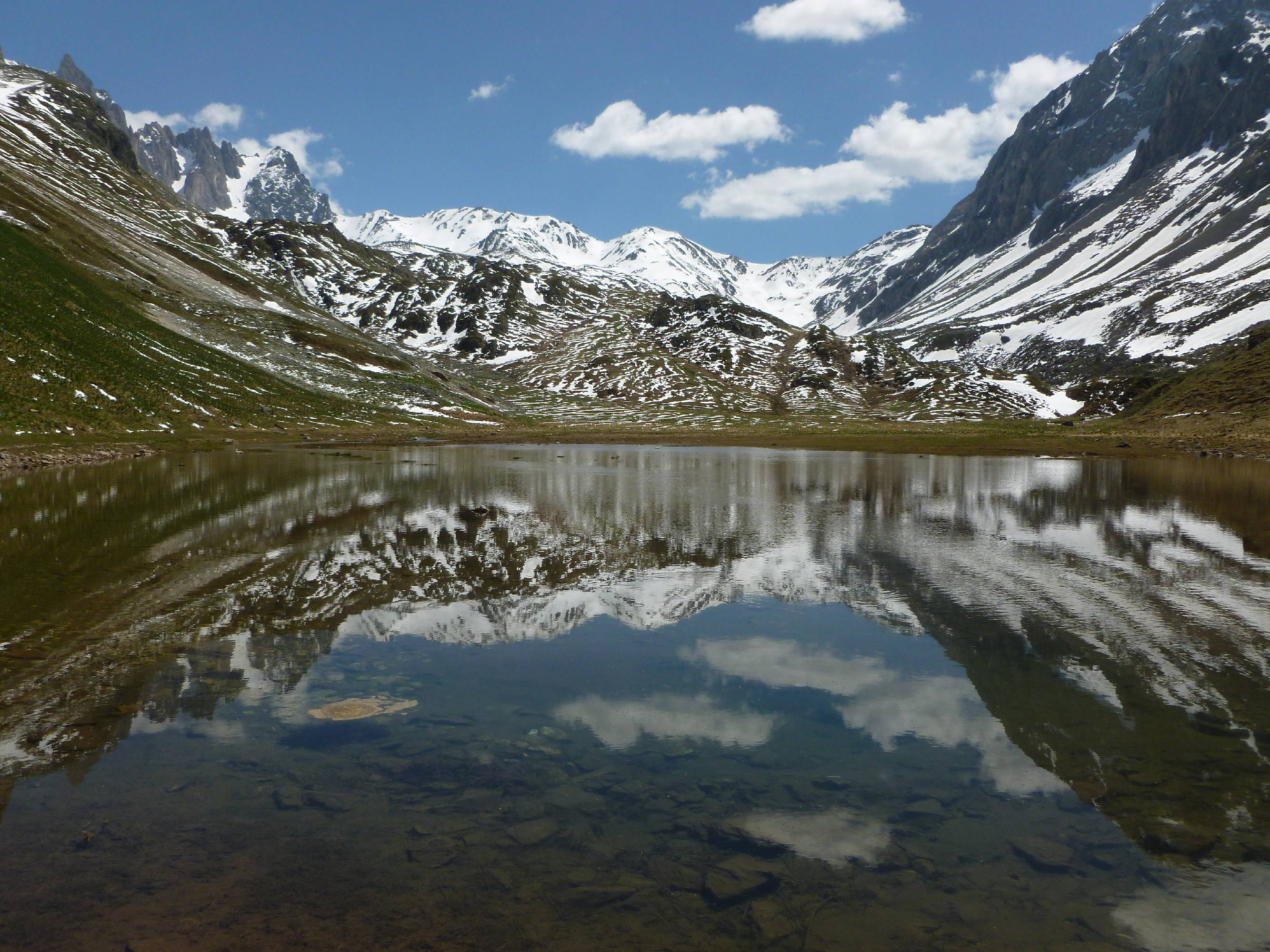 NG22-Pointe-des-cerces-et-Col-de-la-Ponsoniere-en-reflet-lac-des-mottes-de-Stephanie-Lonchampt.JPG