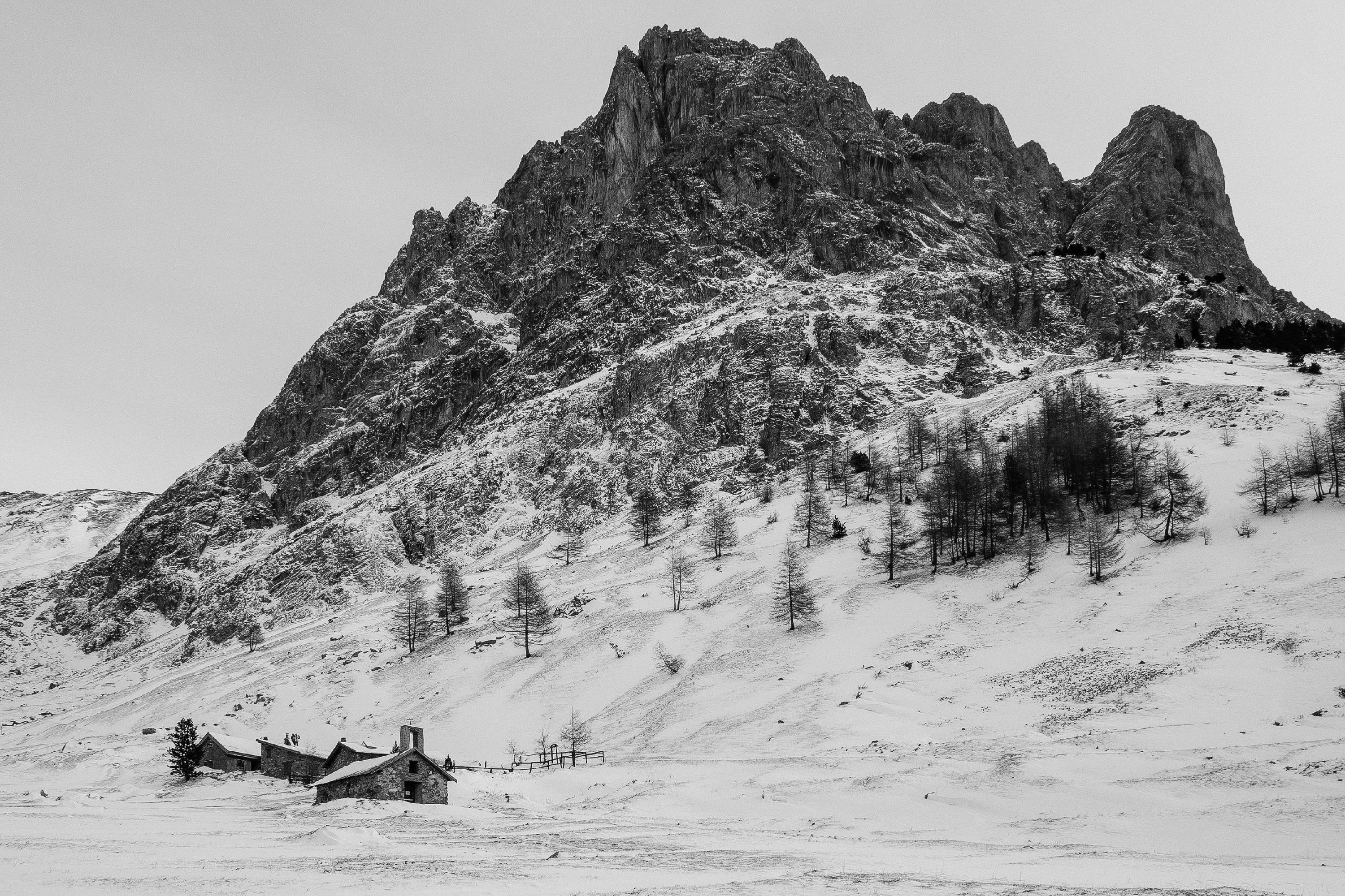 MTNB01-Les-chalets-et-l-aiguillette-de-l-Alpe du Lauzet-Brianconnais-de-Christian-Merentier.jpg