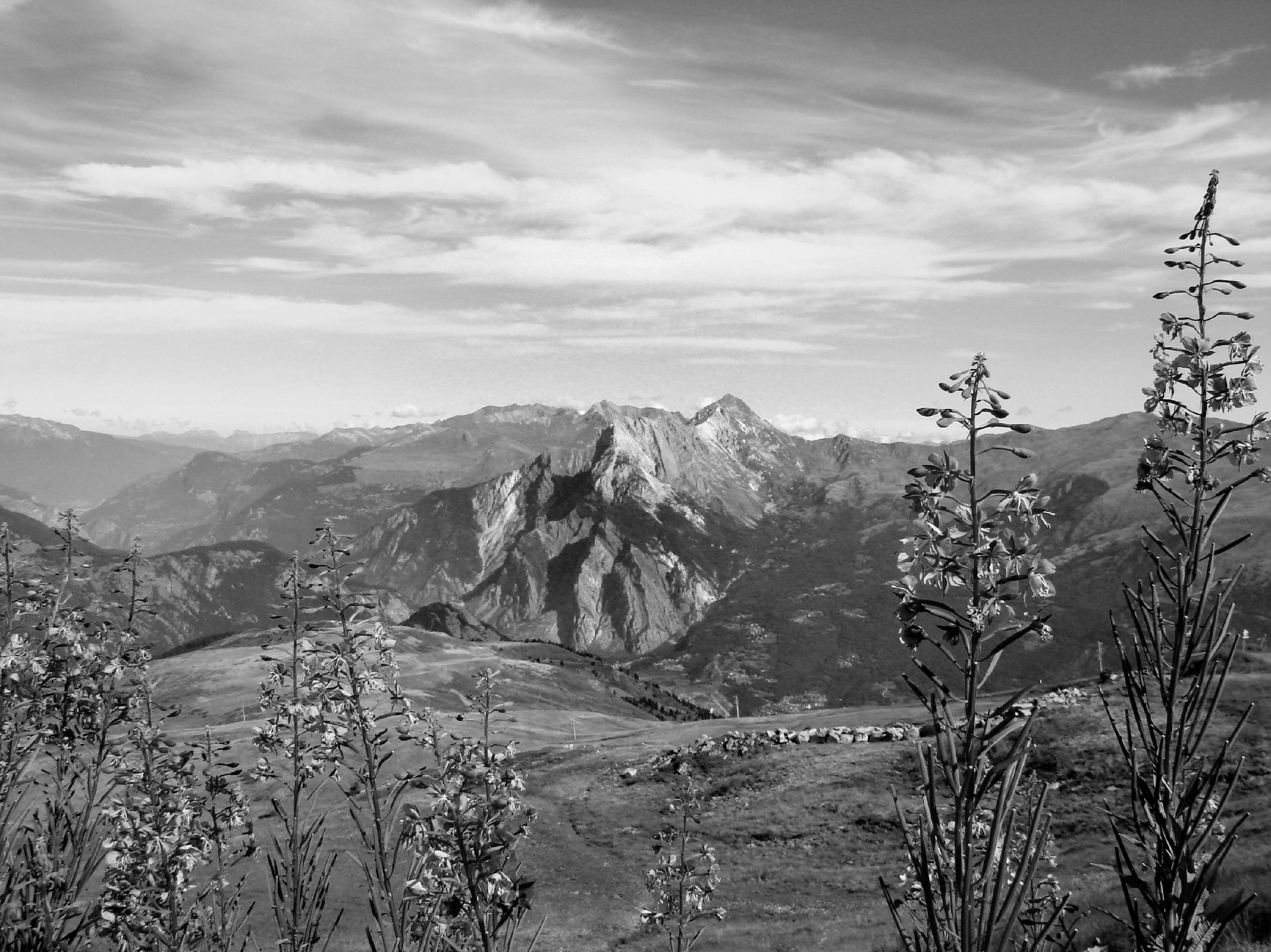 MTNB34-Vue-du-Crey-du-Quart-Valloire-vers-Peyron-des-encombres-de-Aurelie-Pigot.JPG