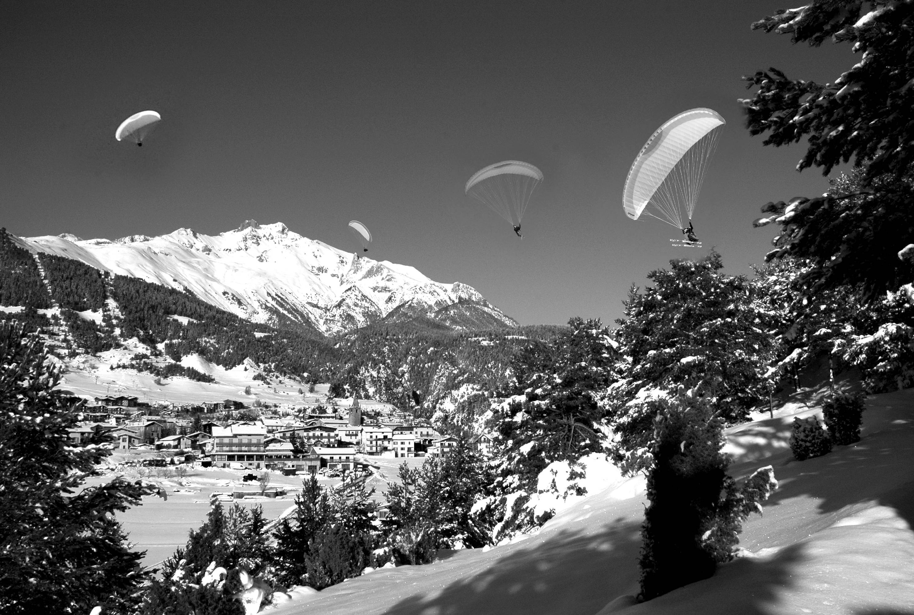 KIVL09-Parapentes-a-Aussois-de-Gerard-Augert.jpg