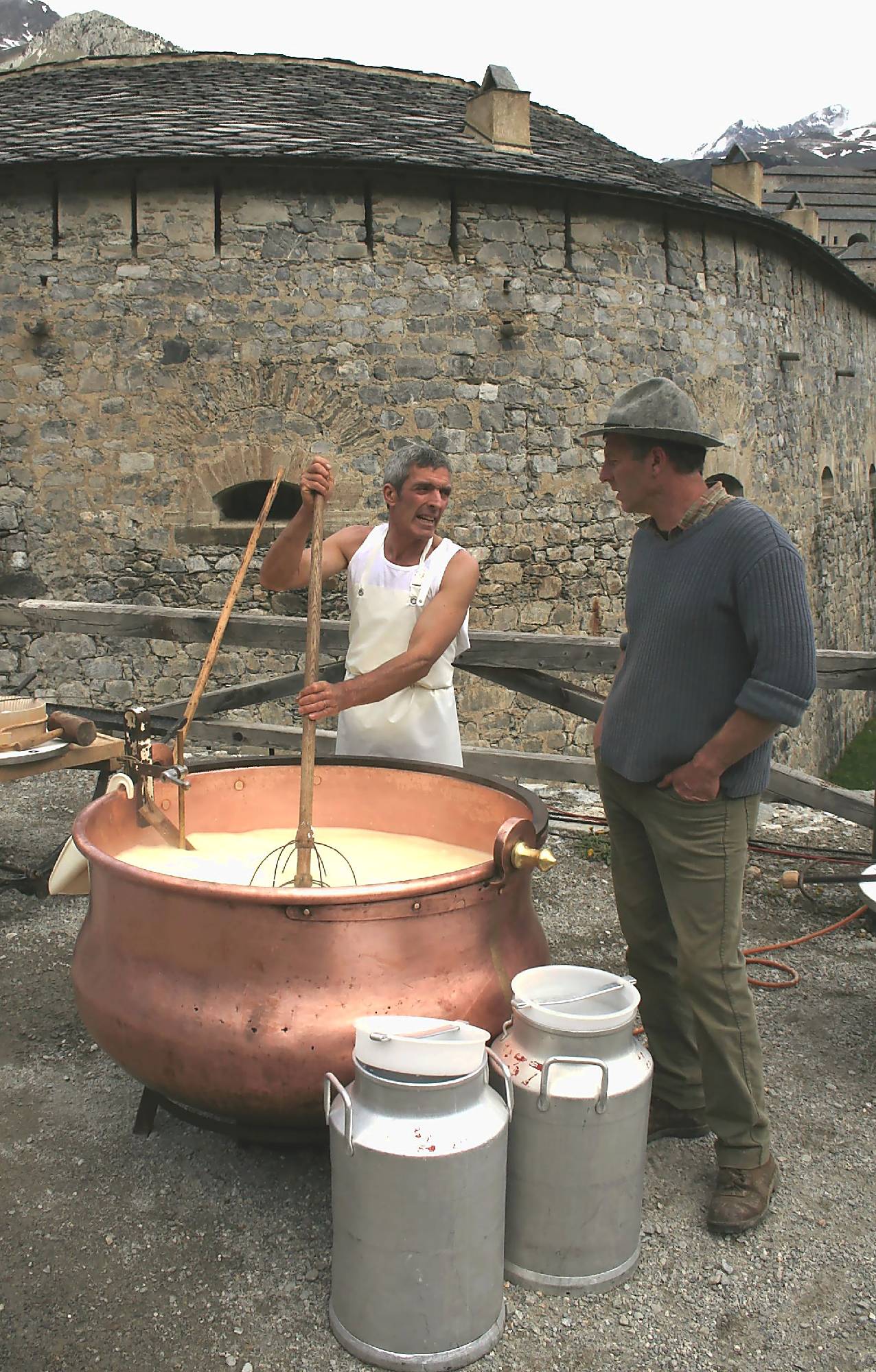 PNS22-Fabrication-de-Beaufort-Avrieux-Fort-de-l-essaillon-de-Roger-de-la-Grandiere.JPG